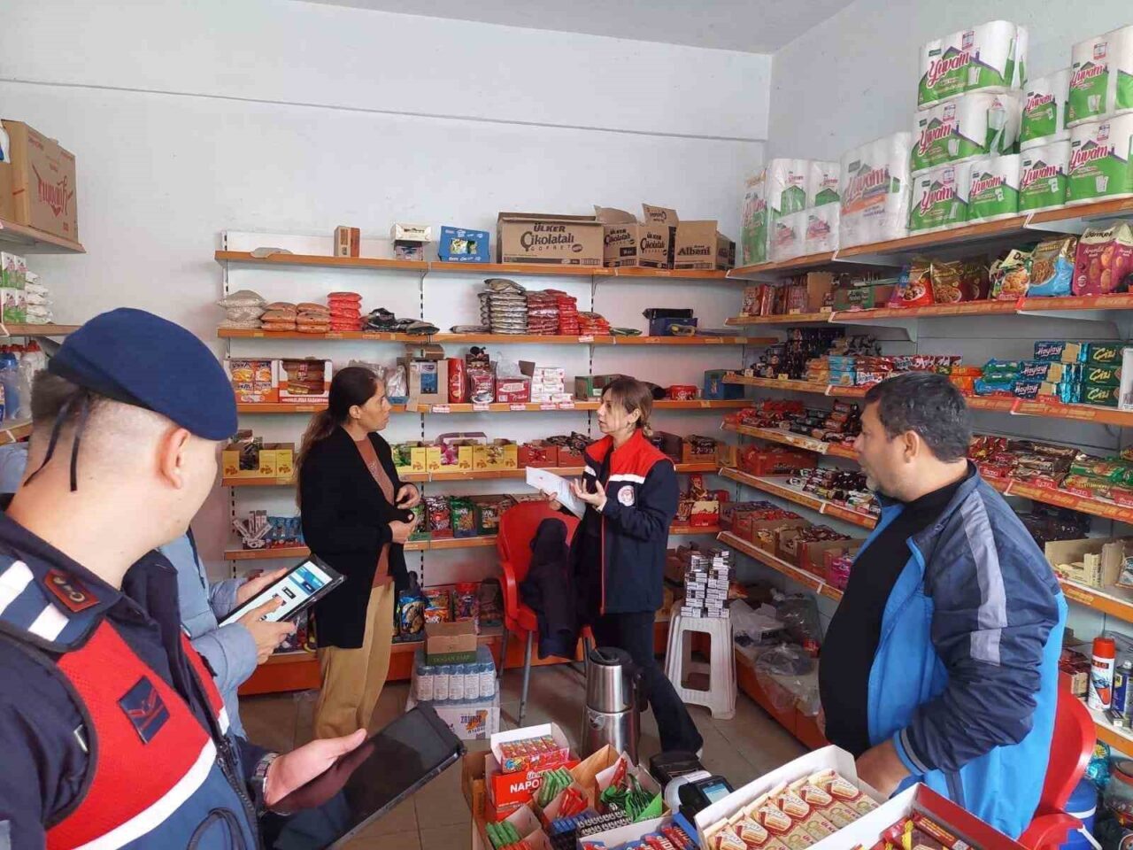 Aydın'ın Bozdoğan ilçesinde, öğrenci sağlığını korumak için gıda satış noktalarında