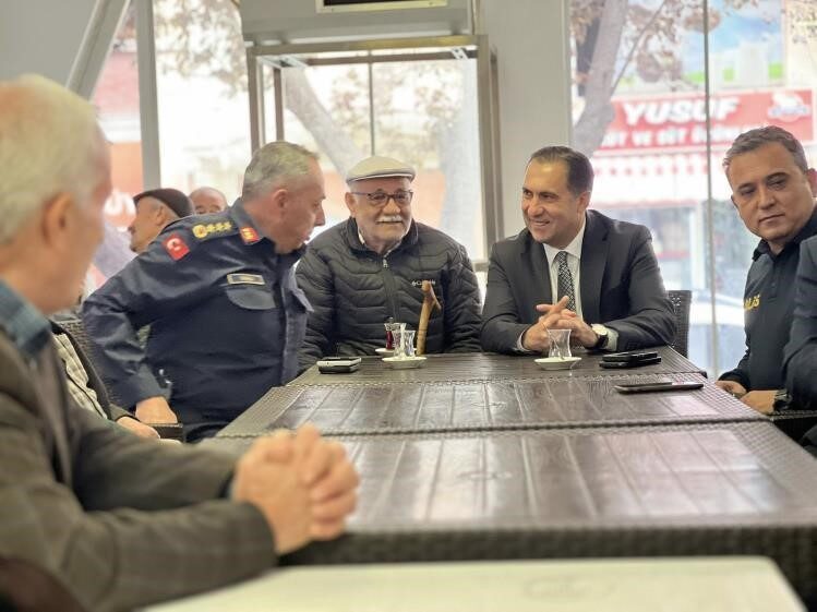 Bozüyük çarşısında esnaf ve vatandaşlarla buluşan Bilecik Valisi Faik Oktay