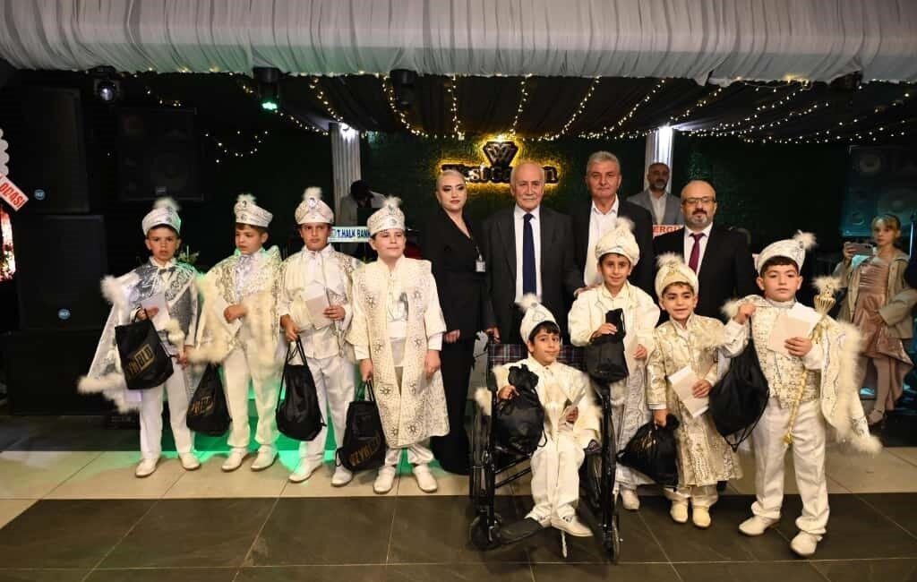 Bozüyük’te Toplu Sünnet Düğünü Etkinliğinde 65 Çocuk Sünnet Oldu Bilecik'in Bozüyük ilçesinde gerçekleştirilen toplu sünnet etkinliğinde 65 çocuk sünnet