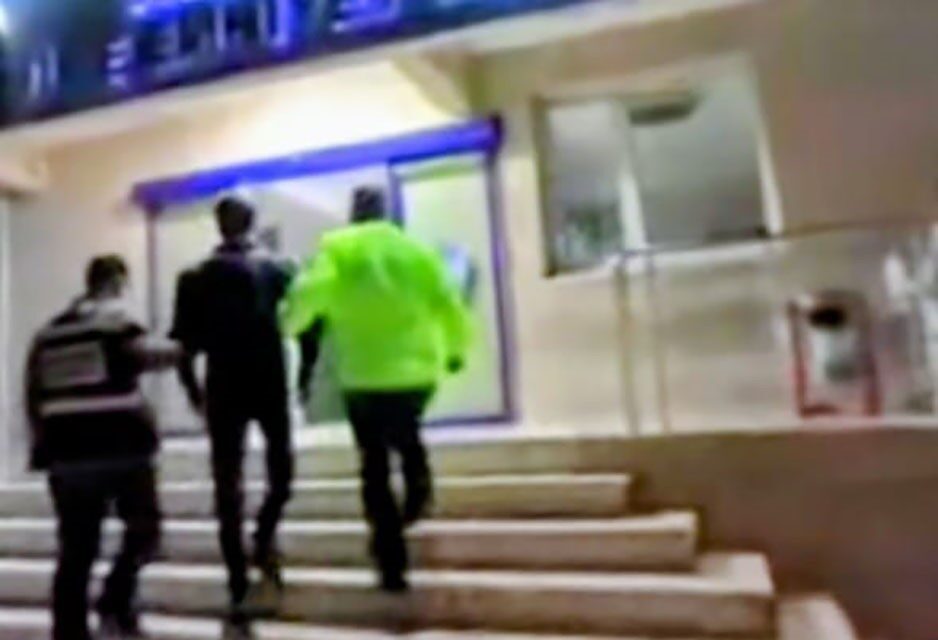 Bilecik'in Bozüyük ilçesinde tehlikeli motosiklet kullanarak sosyal medyada görüntü paylaşan