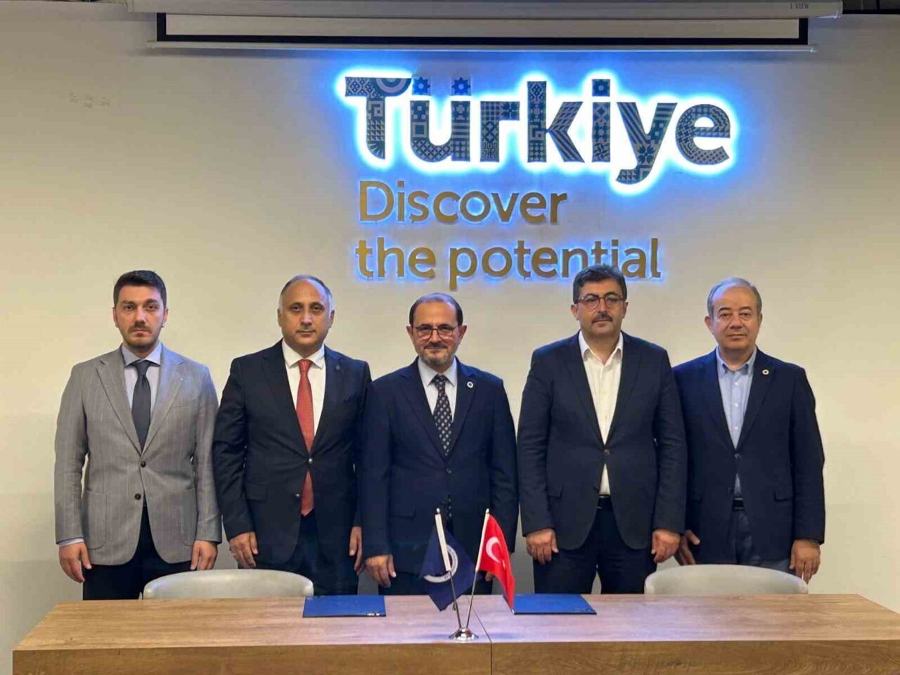 Yıldız Teknik Üniversitesi Yıldız Teknopark, Dubai ve Londra ofislerini Bilgiyi
