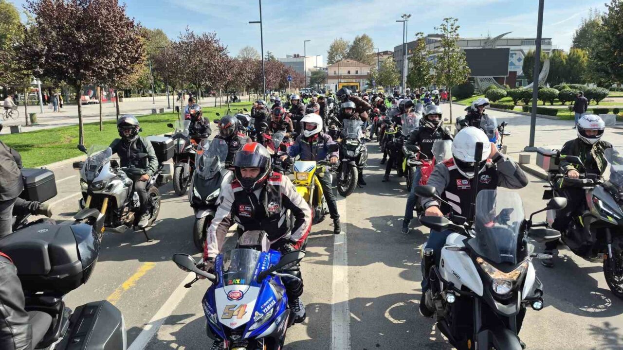 Düzce’de 29 Ekim Cumhuriyet Bayramı etkinlikleri çerçevesinde motosiklet sürücüleri için