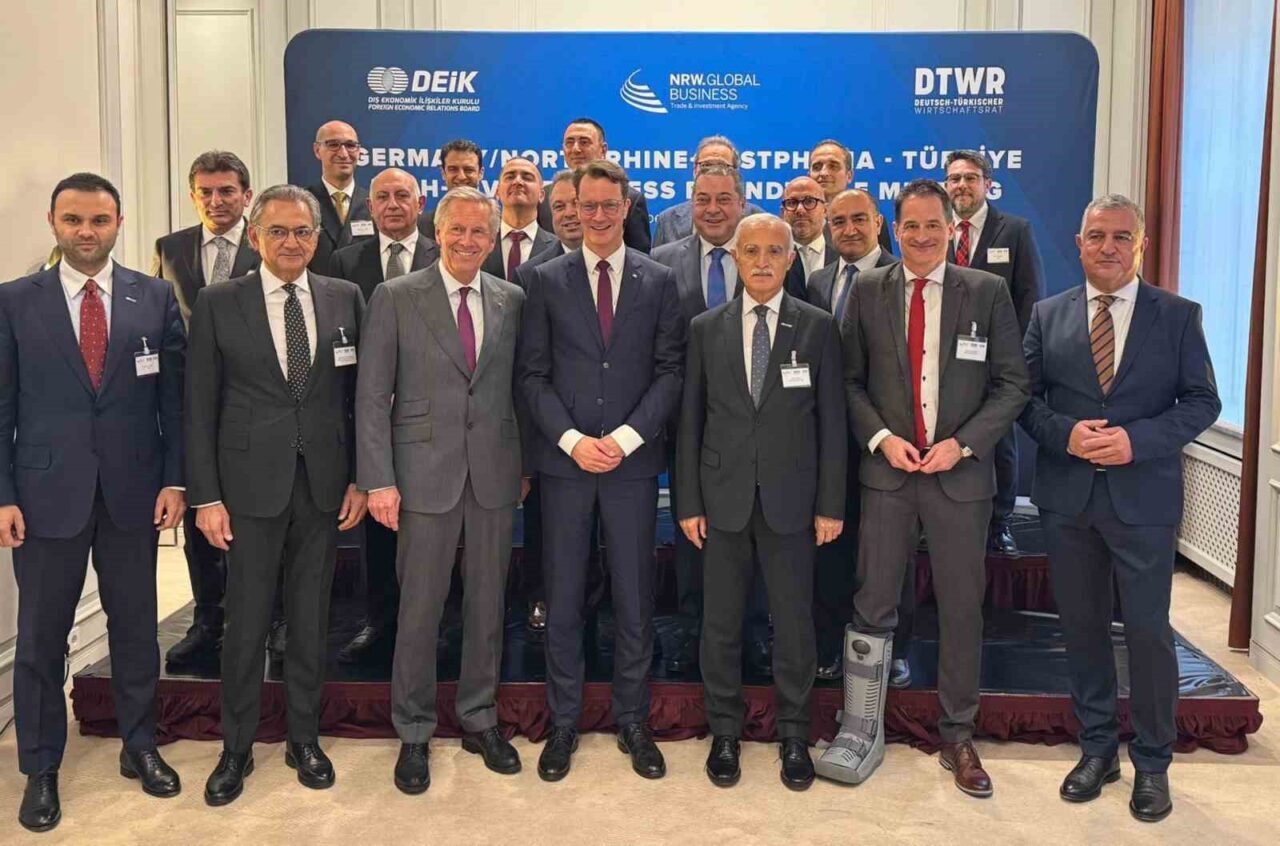 OYAK Genel Müdürü Murat Yalçıntaş, Düsseldorf'taki iş adamları toplantısında Türkiye'nin