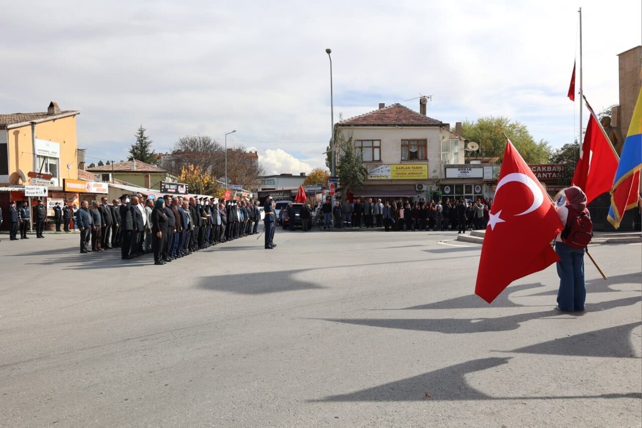 Bünyan’da 29 Ekim Cumhuriyet Bayramı dolayısıyla düzenlenen çelenk sunma törenine