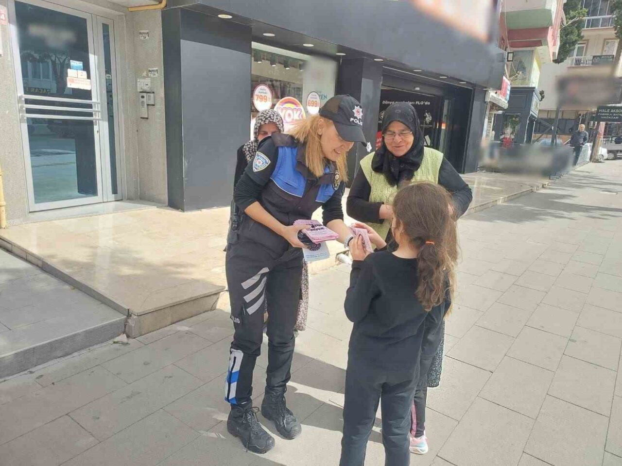Burdur İl Emniyet Müdürlüğü, Gazi ve Atatürk Caddeleri'nde polis ekipleri