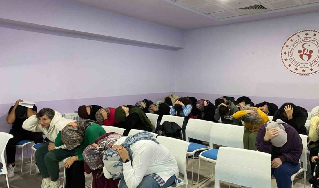 Burdur’da Gençlik ve Spor İl Müdürlüğü Personeline Afet Bilinçlendirme Eğitimi Verildi Burdur'da AFAD, Gençlik ve Spor İl Müdürlüğü personeline yönelik afet