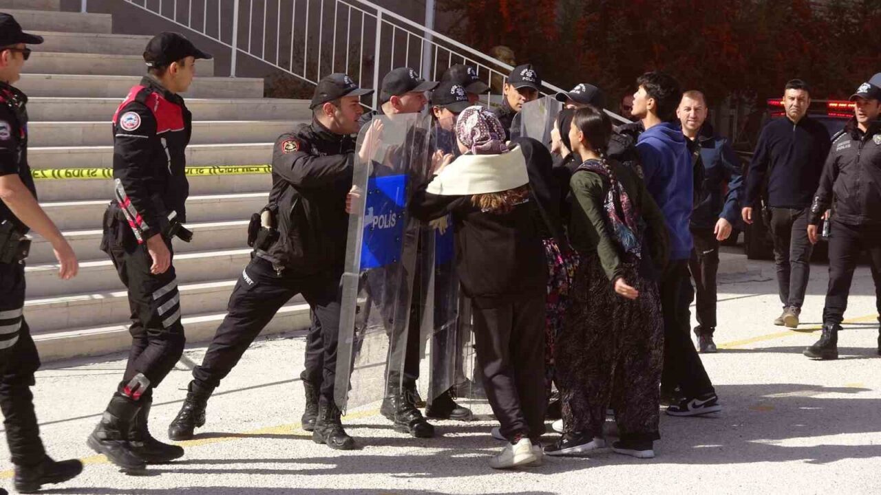 Burdur'da, 13 Ekim Dünya Afet Risklerinin Azaltılması Günü kapsamında 'deprem