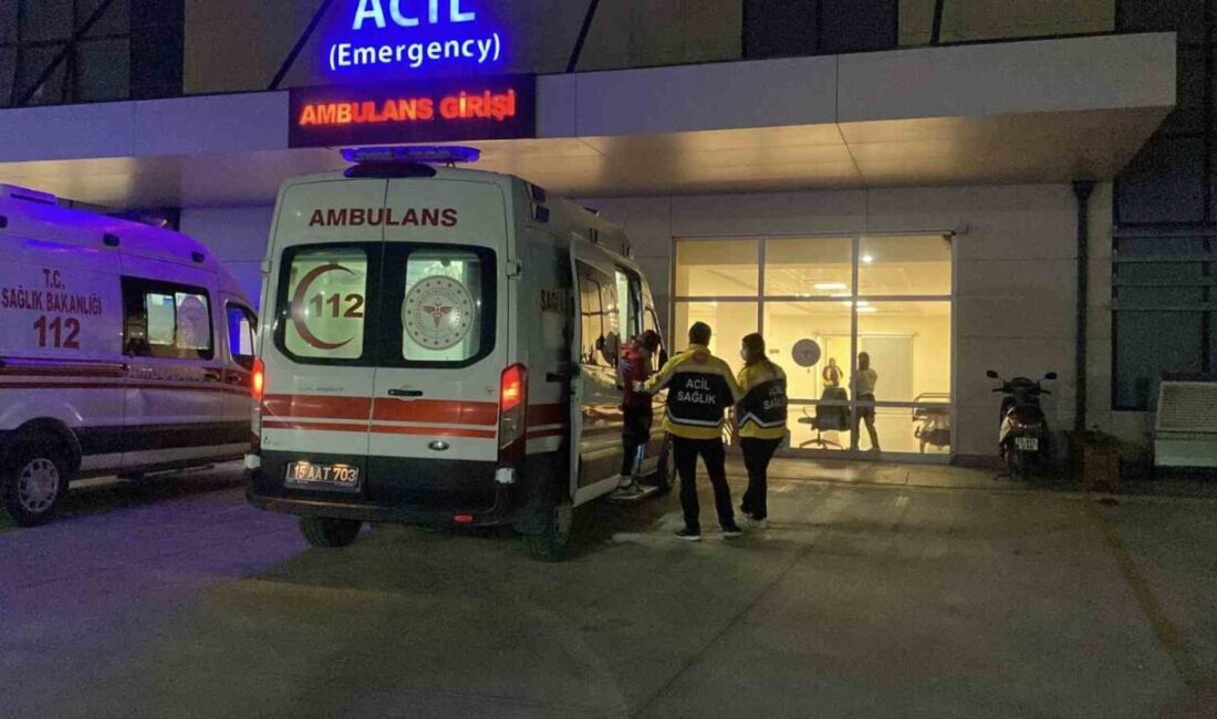 Burdur’da Jandarma Aracının Otomobille Çarpışması Sonucu 5 Yaralı Gözüktü Burdur-Fethiye karayolunda jandarma aracı ile bir otomobilin çarpışması sonucu 2