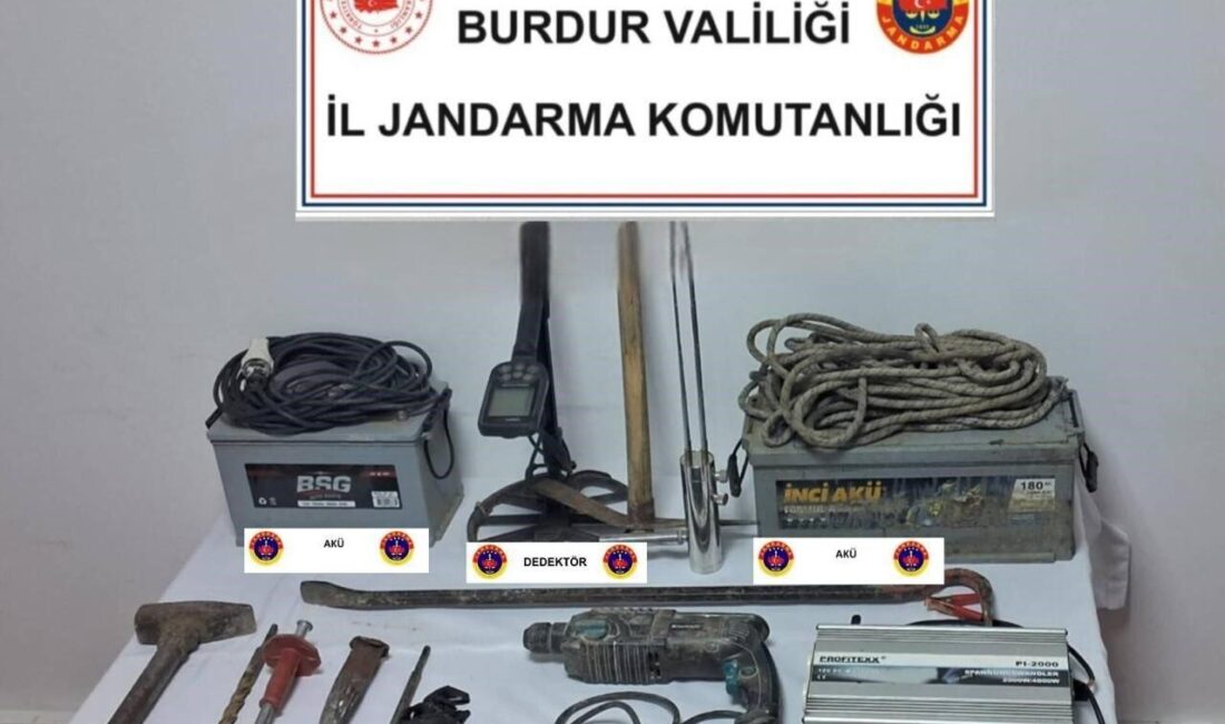 Burdur’da Yapılan Jandarma Operasyonunda Kaçak Alkol Üretimine Geçit Yok: 7 Gözaltı Burdur'da jandarma, kaçak alkol üretimine yönelik operasyonda O.B, İ.E.K, R.K,