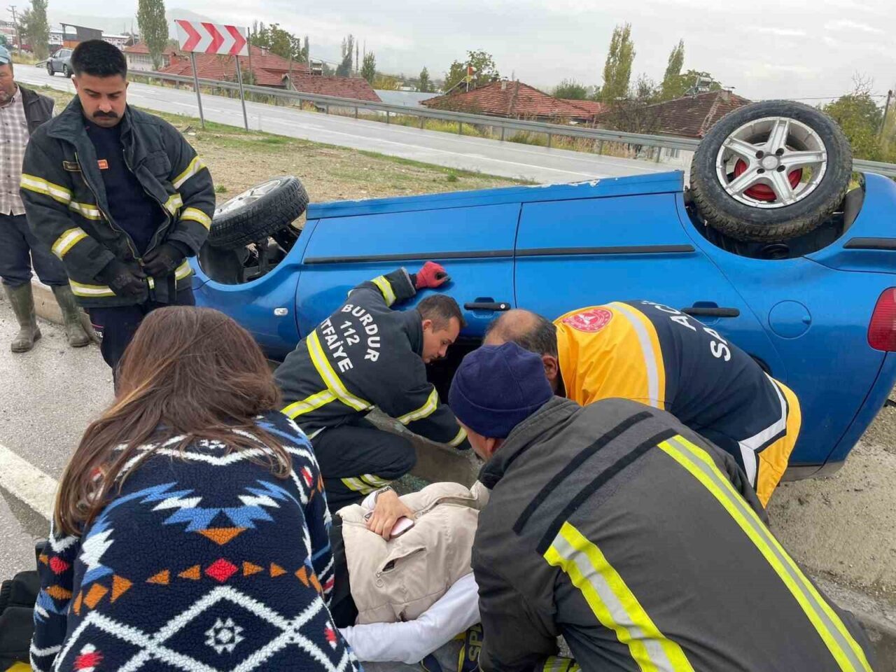 Burdur-Fethiye kara yolunda E.K. yönetimindeki otomobil, direksiyon hakimiyetinin kaybedilmesi sonucu