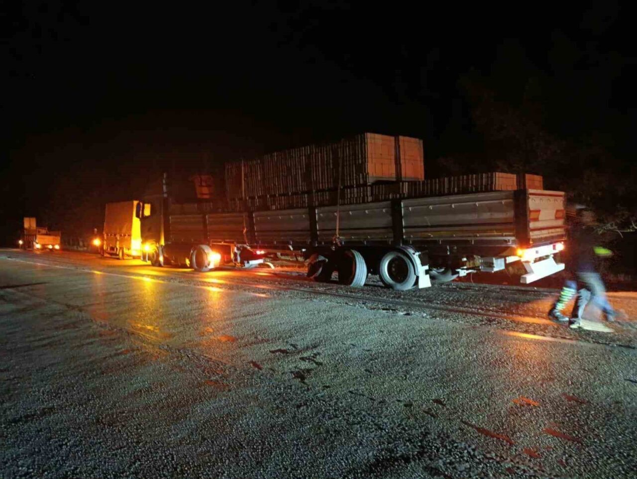 Burdur'un Bucak ilçesinde otomobil ve tırın çarpıştığı kazada, Veysel Çevikel