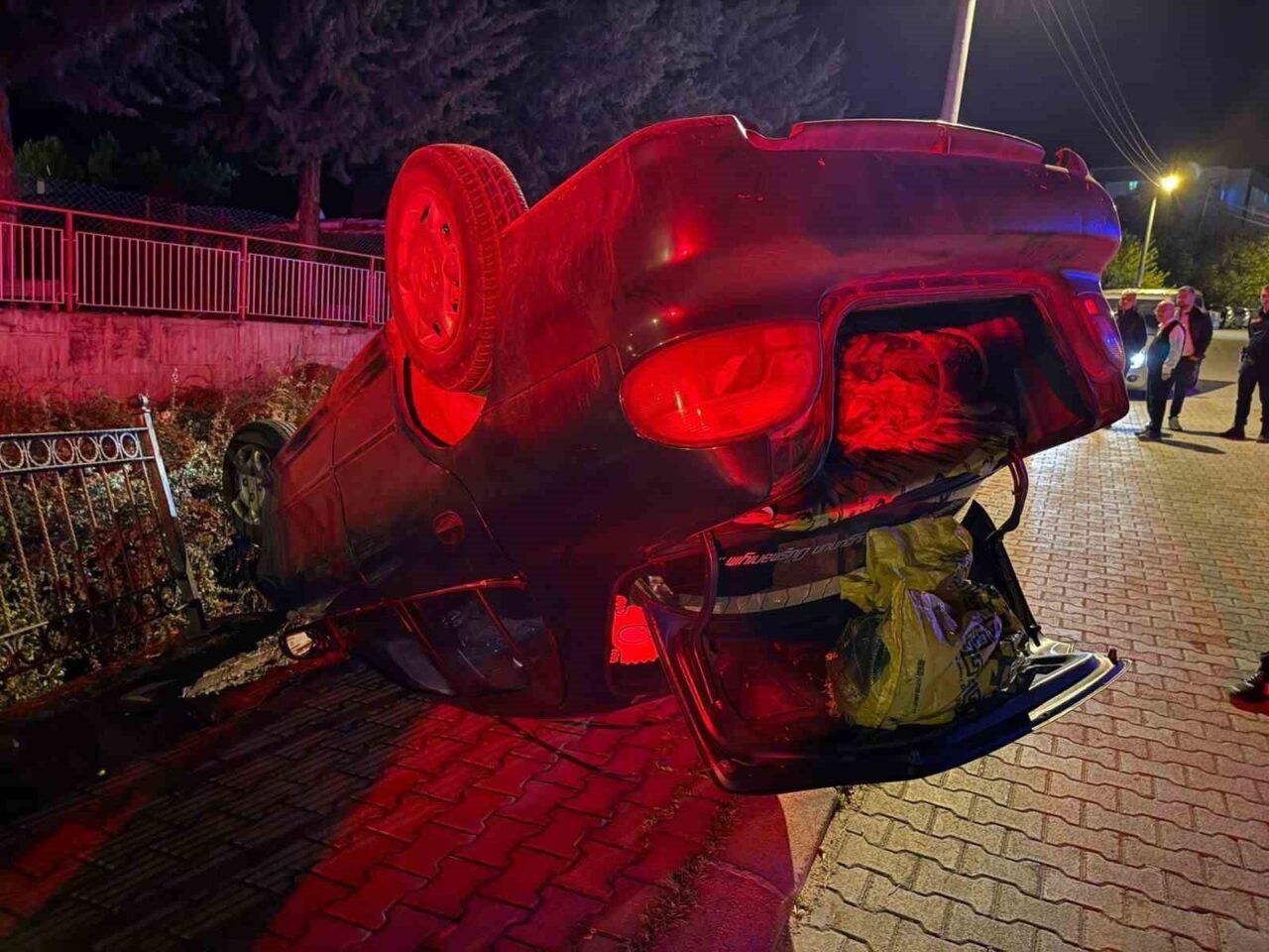 Burdur'un Bucak ilçesinde gece saatlerinde meydana gelen kazada, kontrolünü kaybeden