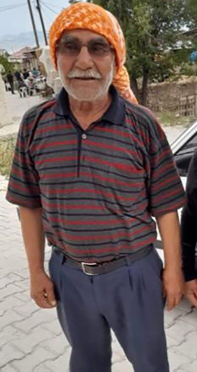 Burdur'un Yeşilova ilçesinde Cemil Öz, mısır patozu çalışırken makinenin şaftına