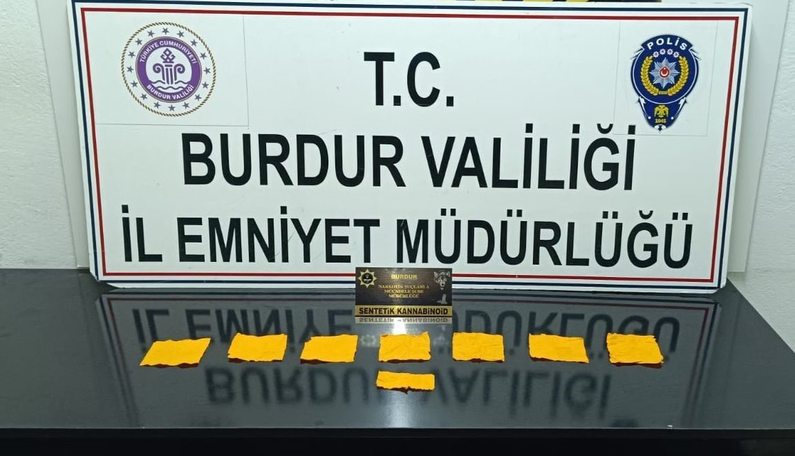 Burdur'da Narkotik Suçlarla Mücadele Şube Müdürlüğü, E.U. adlı şüphelinin üzerinde