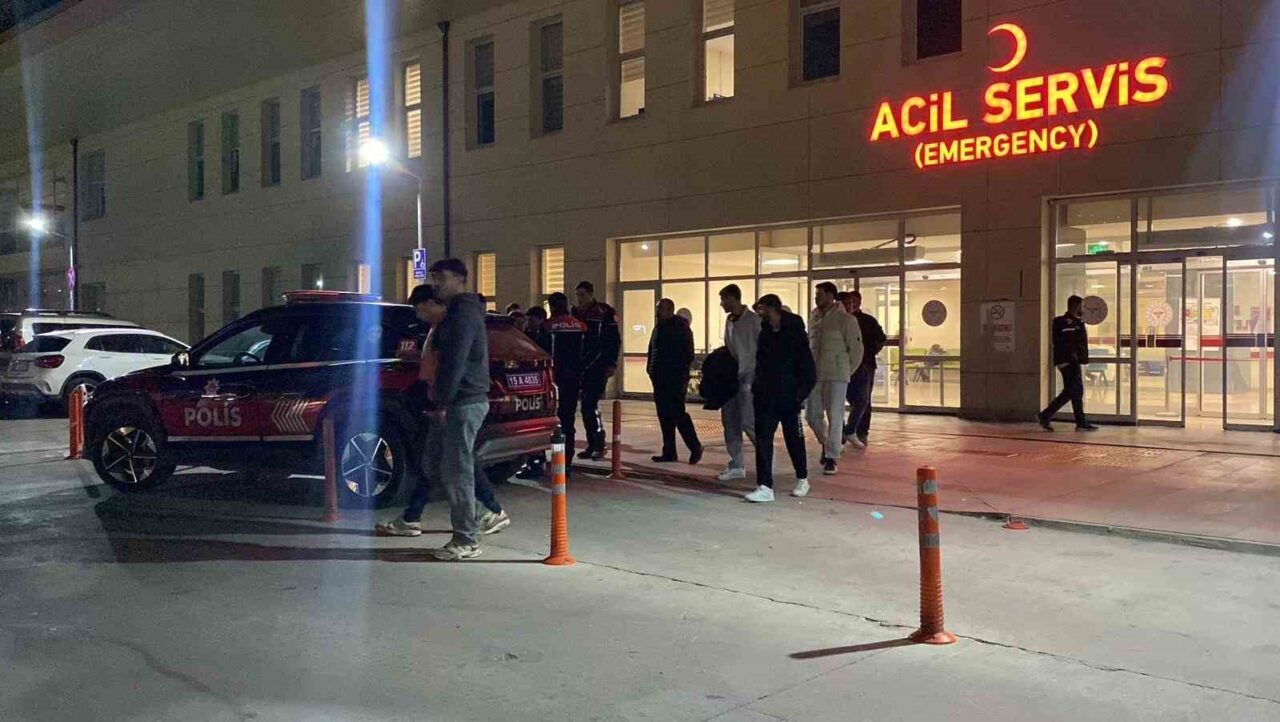 Burdur'da bir yurtta kalan yaklaşık 50 üniversite öğrencisi zehirlenme belirtileriyle