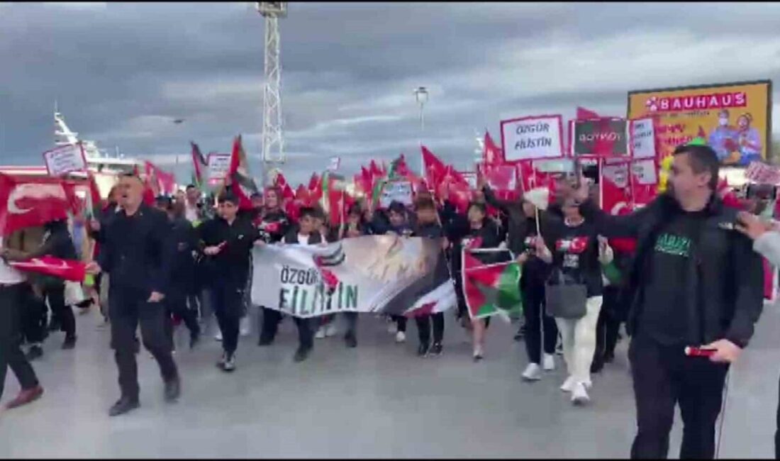 Burgaz Gençlik ve Yardımlaşma Derneği, Mudanya'da düzenledikleri yürüyüşle Filistin'e destek