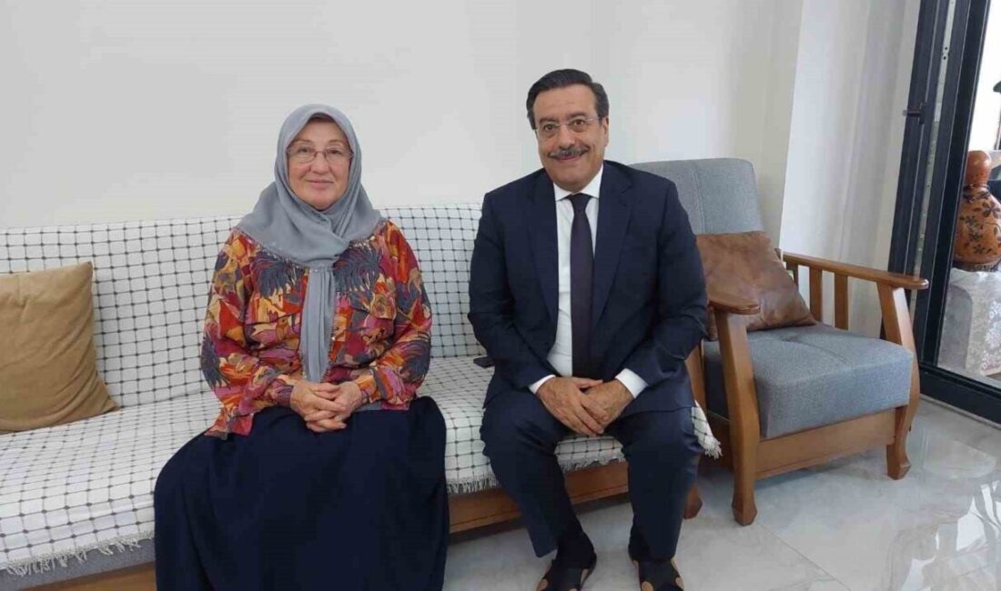 Burhaniye Kaymakamı Cumali Atilla, şehit ailelerine destek amacıyla ziyaretlerine devam