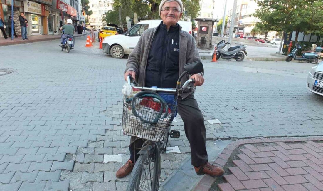 Hüseyin Kocabıyık, 80 yaşında bisikletle sağlık buldu ve çevresindekilere ilham veriyor Burhaniye'de yaşayan 80 yaşındaki Hüseyin Kocabıyık, 54 yıldır bisiklet kullanıyor.