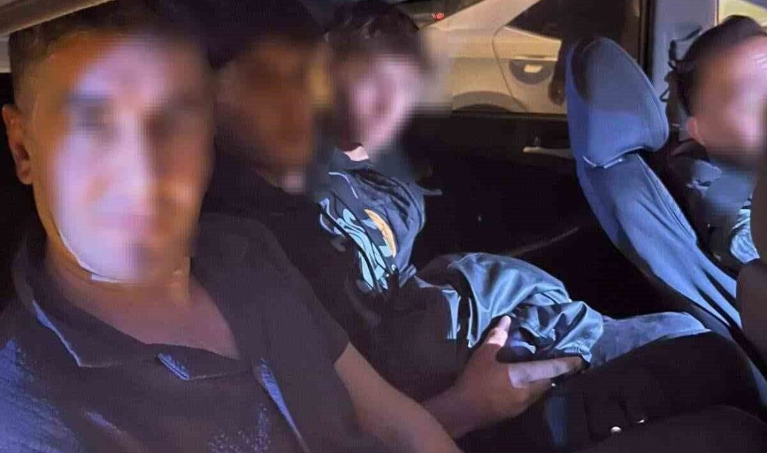 Bursa’da Düzensiz Göçmen Taşıyan Şahıs Yakalandı, Mülteciler Göç İdaresi’ne Sevk Edildi İzmir'den Bursa'ya düzensiz göçmen taşıyan sürücü, güvenlik güçleri tarafından yakalandı.