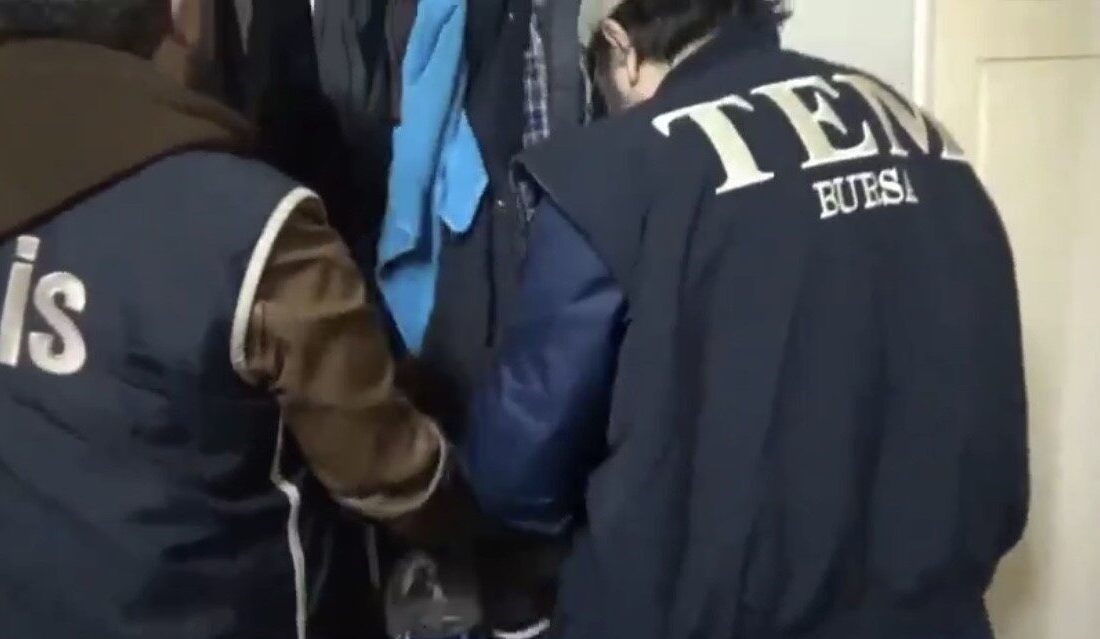 Bursa’da DEAŞ’a Yönelik Operasyonda 10 Şüpheli Gözaltına Alındı Bursa Cumhuriyet Başsavcılığı'nın öncülüğünde gerçekleştirilen operasyonda, DEAŞ terör örgütü bağlantılı