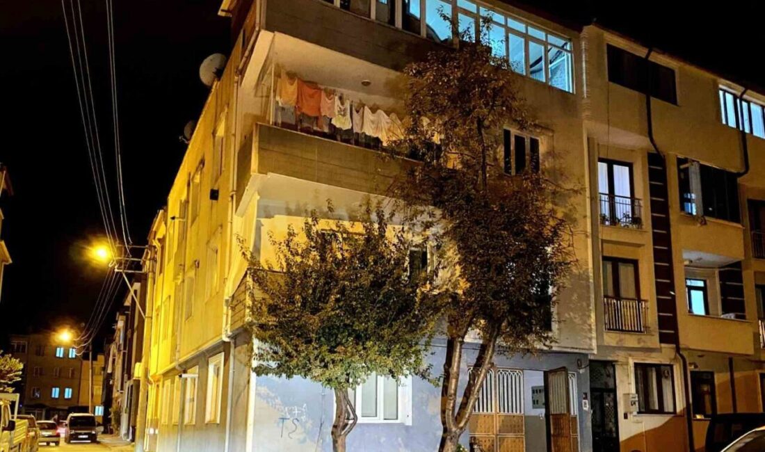 Bursa'nın İnegöl ilçesinde 16 yaşındaki Melisa B., aile apartmanının terasından