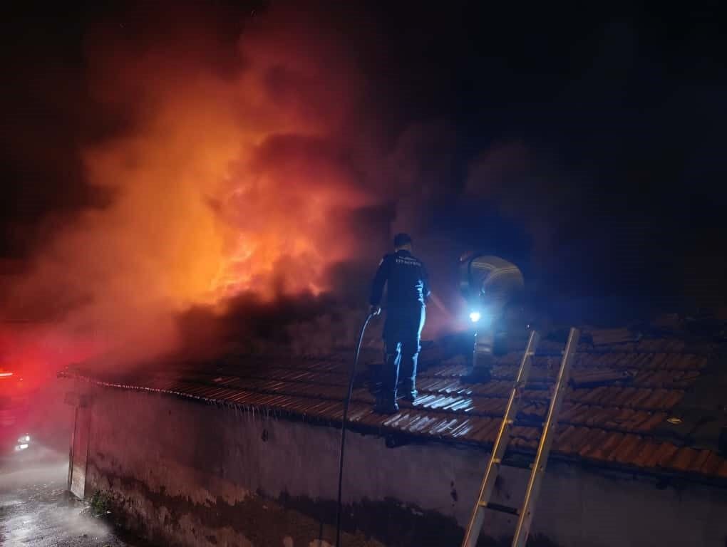 Bursa'nın Osmangazi ilçesinde, otomotiv yedek parça satan bir iş yerinde