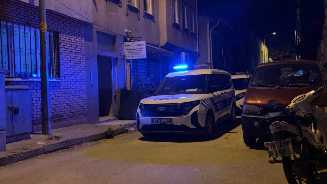 Bursa'nın İnegöl ilçesinde, Suriye uyruklu 20'li yaşlardaki bir genç, arkadaşları