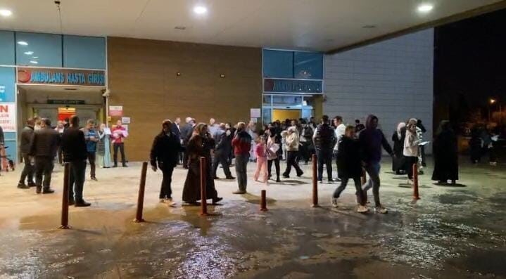 Balıkesir'in Sındırgı ilçesinde saat 22.48'de meydana gelen 6.1 büyüklüğündeki deprem