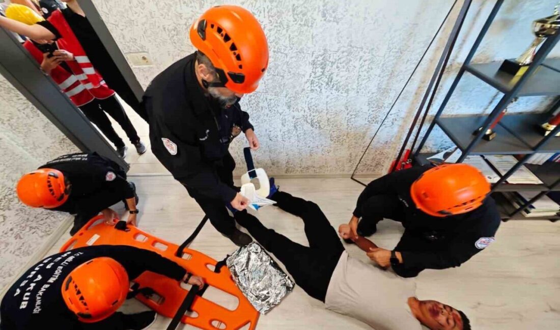 Atatürk Mesleki ve Teknik Anadolu Lisesi’nde Gerçekleştirilen Tatbikat, Afet Bilincini Artırdı Atatürk Mesleki ve Teknik Anadolu Lisesi'nde gerçekleştirilen deprem ve yangın