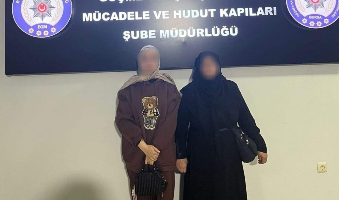 Bursa’da Polis Operasyonu: İki Kaçak Göçmen Ele Geçirildi, Sürücü Hakkında İşlem Başlatıldı Bursa'da düzenlenen polis operasyonunda, İstanbul'dan kaçak yollarla gelen iki göçmen