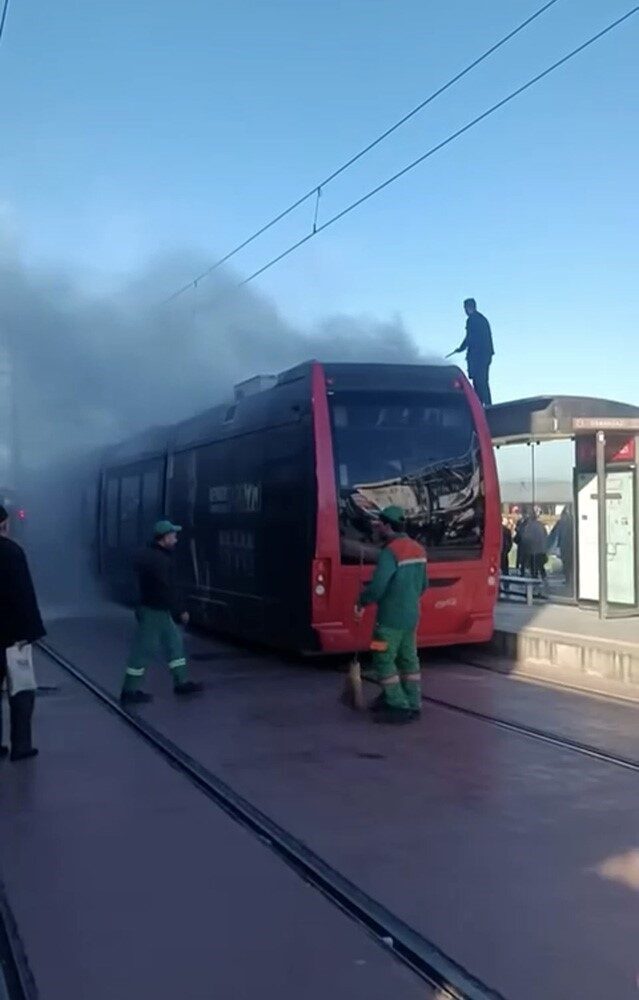 Bursa'nın Osmangazi ilçesinde "İpek Böceği" tramvayında meydana gelen arıza sonrası