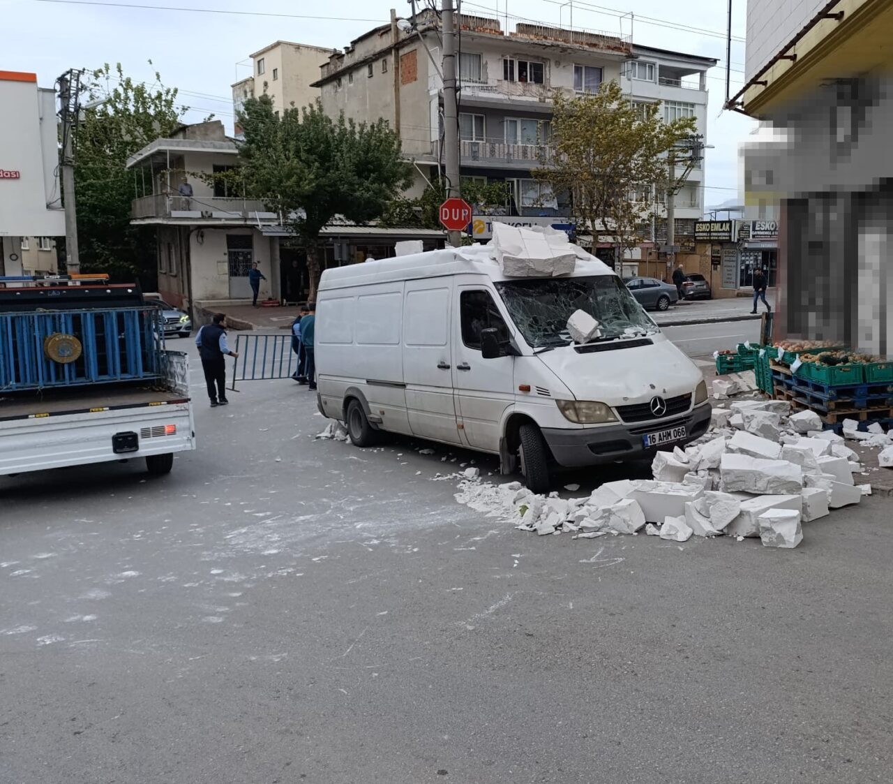 Bursa'da sabah saatlerinden itibaren etkili olan lodos, saatte 45 km