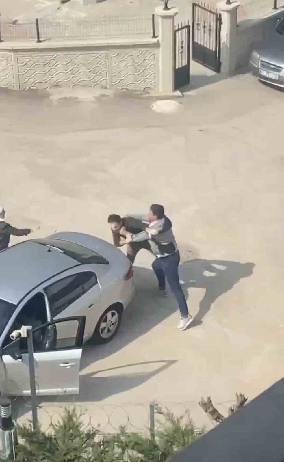 Bursa'nın Güneştepe Mahallesi'nde iki sürücü arasında yol verme meselesi yüzünden