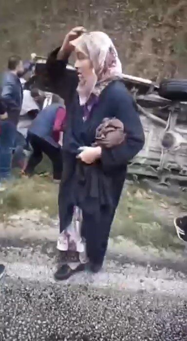 Bursa'nın Orhaneli ilçesinde seyir halindeki Harmancık yolcu minibüsü, kontrolünü kaybederek