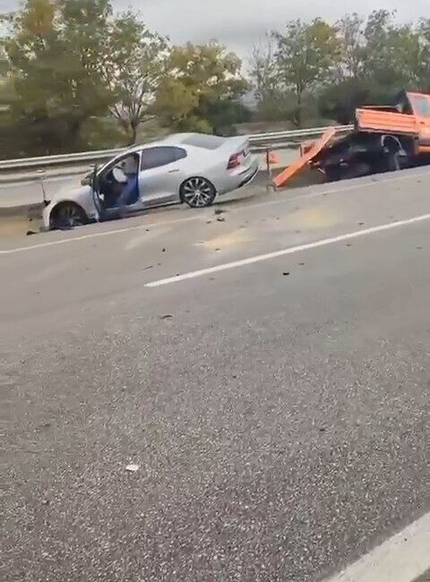 Bursa’da zincirleme trafik kazasında 4 kişi yaralandı, 3’ü ağır durumda Bursa'nın Yenişehir yolu Marmaracık köyü yakınlarında gerçekleşen zincirleme trafik kazasında