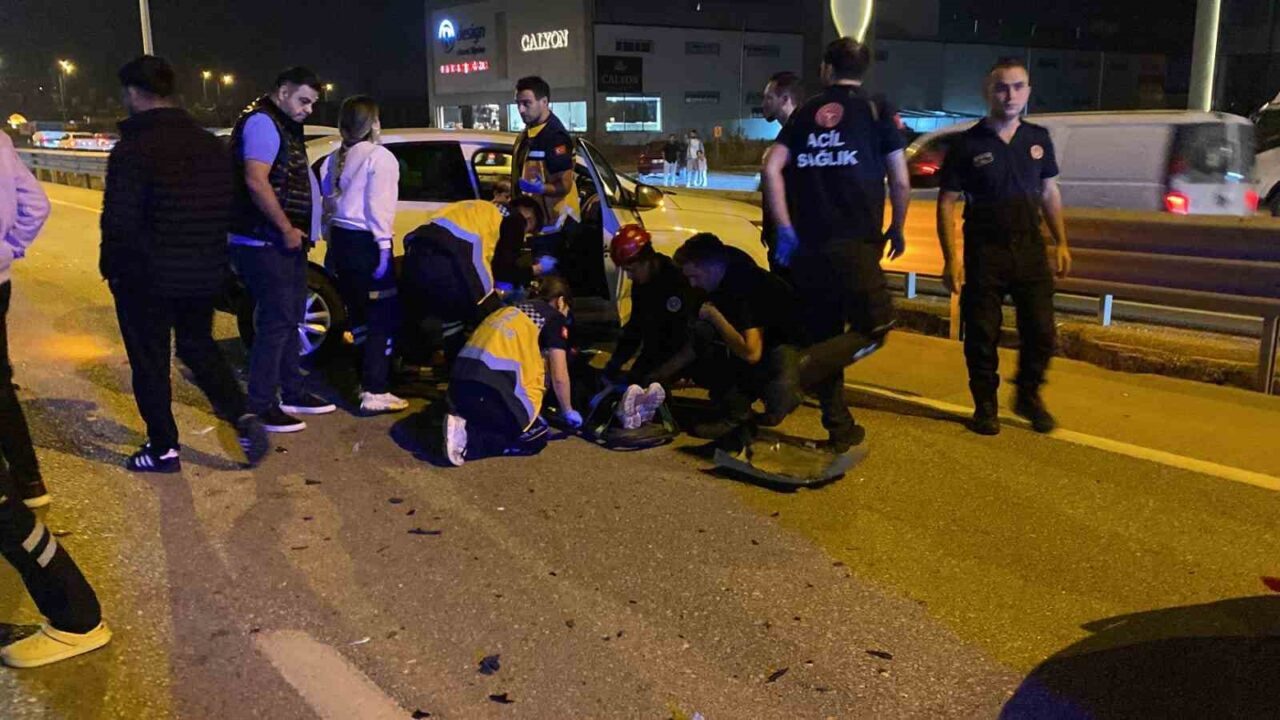 Bursa'nın İnegöl ilçesinde gerçekleşen zincirleme trafik kazasında 5 araç birbirine