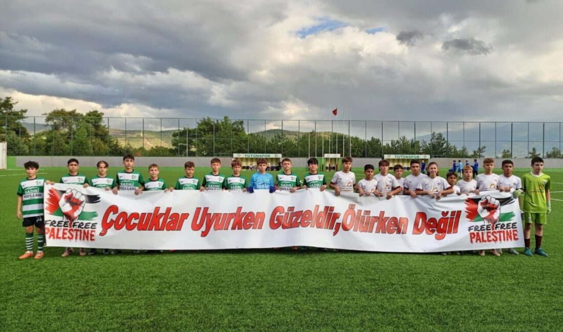 İsrail'in saldırılarına tepkiler sürerken, Bursa’daki Tütünspor’un genç sporcuları, "Çocuklar uyurken