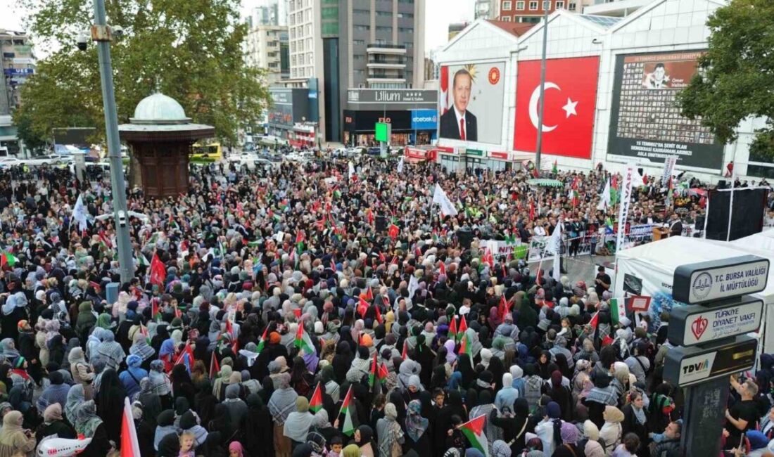 Bursa'da Gazze Dayanışma Platformu öncülüğünde düzenlenen yürüyüş, İsrail'in Gazze'ye yönelik