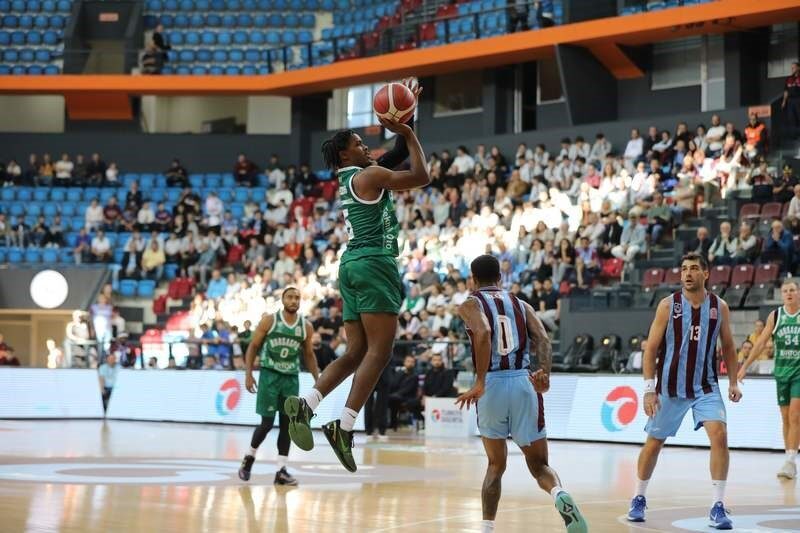 Bursaspor Basketbol, Türkiye Sigorta Basketbol Süper Ligi'nde Trabzonspor'u deplasmanda 81-77