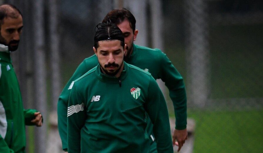 Bursaspor, yeni teknik direktörü Tahsin Tam önderliğinde Menemen FK maçına