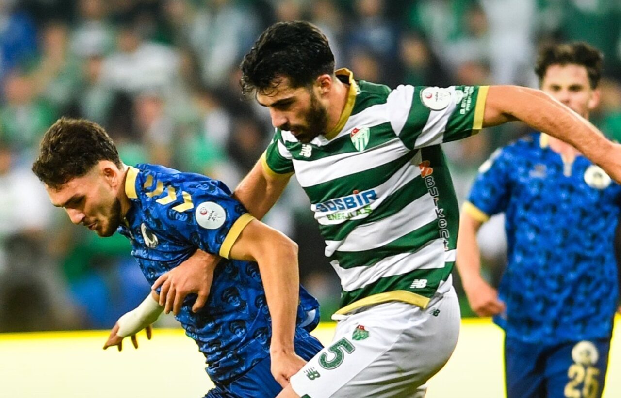 Bursaspor, Tahsin Tam yönetimindeki ilk maçında Menemen FK'yı 3-0 yenerek