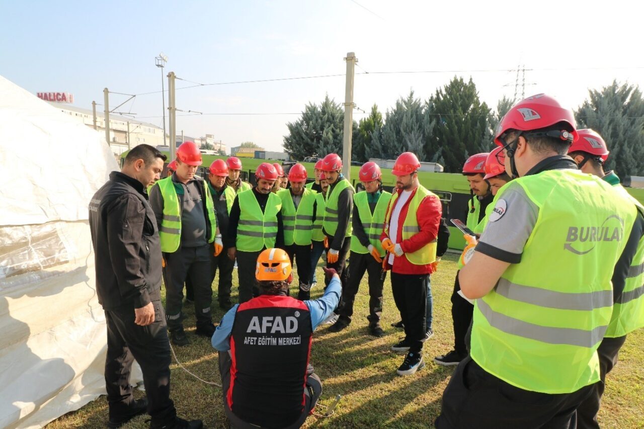 Bursa Büyükşehir Belediyesi, olası afetler için BURULAŞ personeline çadır kurma