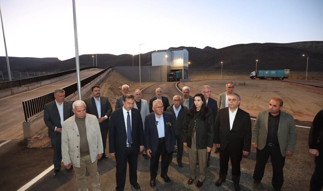 Büyükkılıç, Yeşilhisar’daki Katı Atık Transfer İstasyonu ve Fen Lisesi’ni Ziyaret Etti Kayseri Büyükşehir Belediye Başkanı Dr. Memduh Büyükkılıç, Yeşilhisar'daki Katı Atık