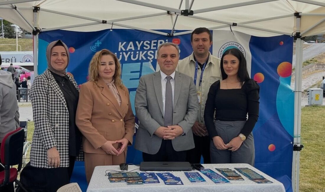 Gençlerle Bir Araya Gelen Kayseri Büyükşehir Belediyesi, Spor Dostu Evim Festivali’nde Hizmetlerini Tanıttı Kayseri Büyükşehir Belediyesi'nin Alo 153 İletişim Merkezi ve Beyaz Masa