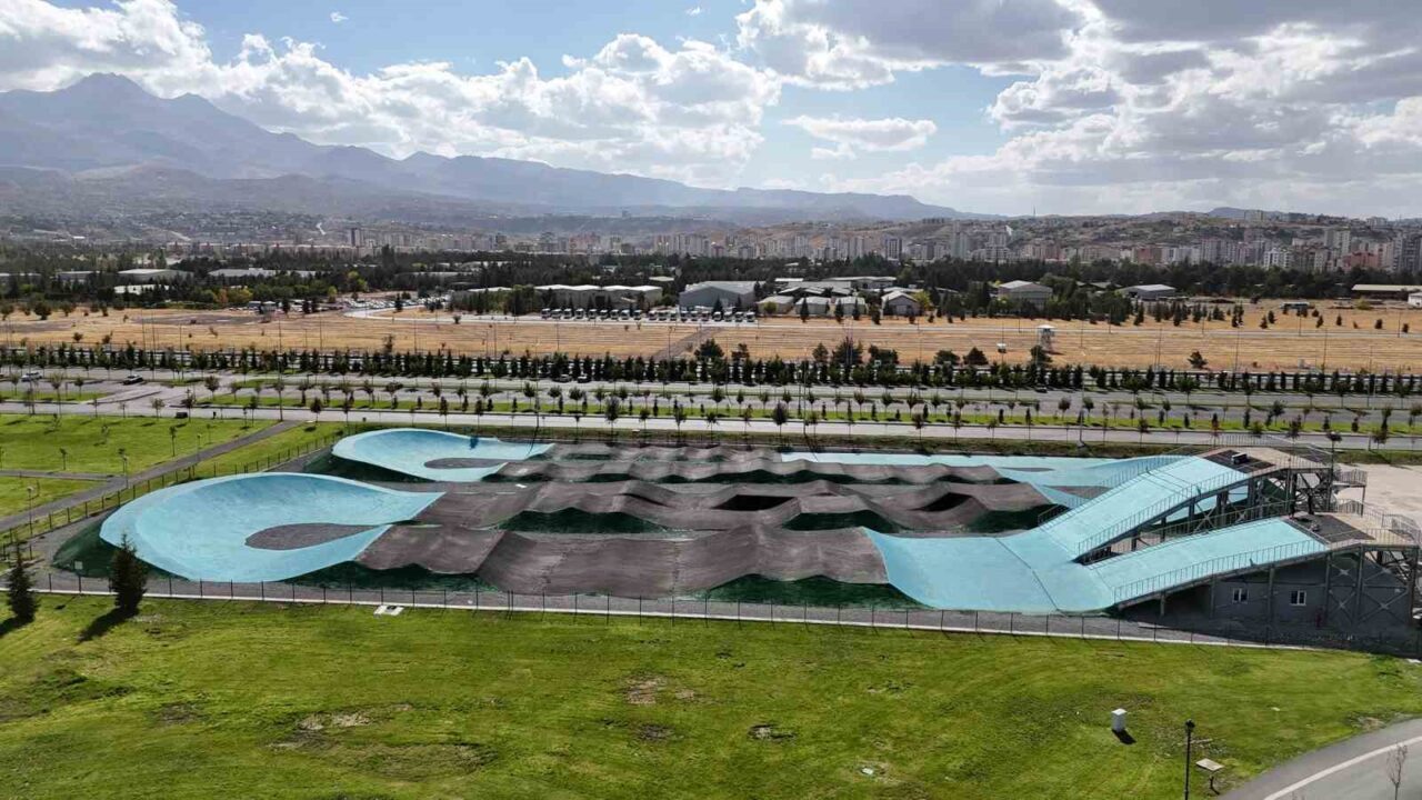 Kayseri, yeni BMX Parkuru ve Bisiklet Eğitim Alanı ile bisiklet