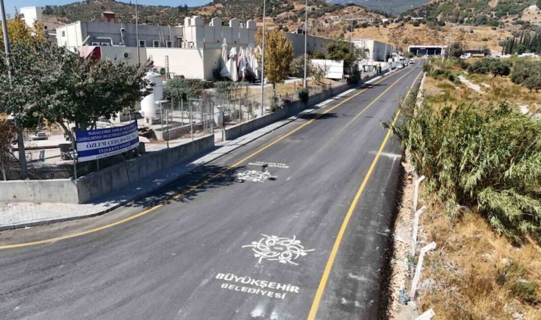 Aydın Büyükşehir Belediyesi, yol yapım ve yenileme çalışmalarını sürdürüyor. Söke'deki