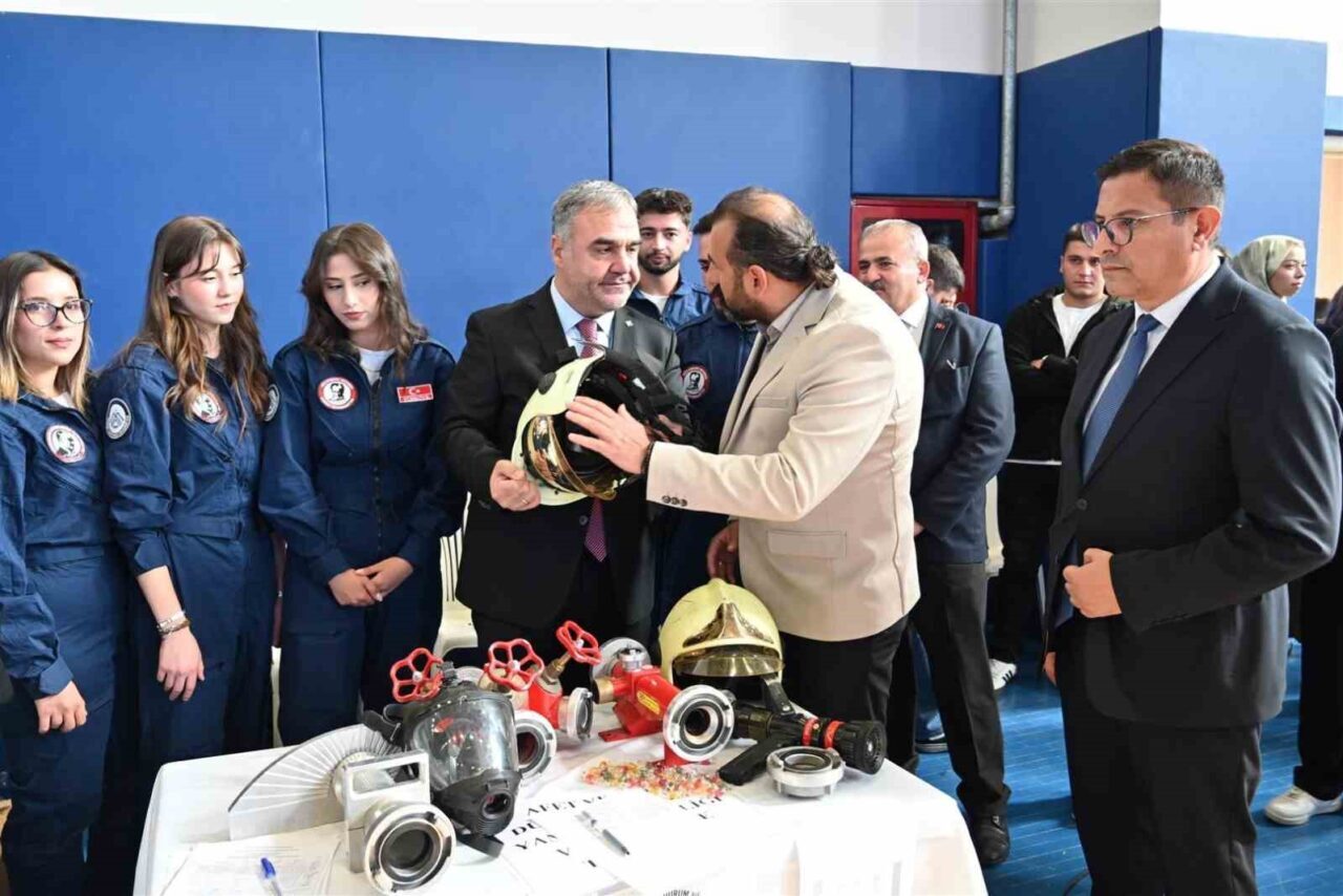 Çankırı Karatekin Üniversitesi'nde düzenlenen "Öğrenci Toplulukları Tanıtım Günü" etkinliği büyük