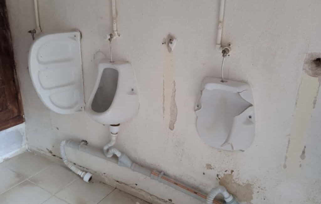 Afyonkarahisar'ın Sandıklı ilçesinde, Havai Camii'nde kimliği belirsiz kişilerce meydana gelen