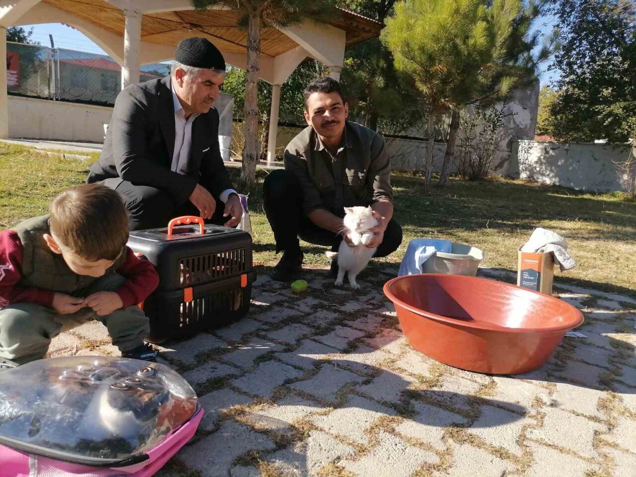 Erzurum'un Hınıs ilçesindeki Astsubay Ömer Halisdemir Camii İmam Hatibi Yunus