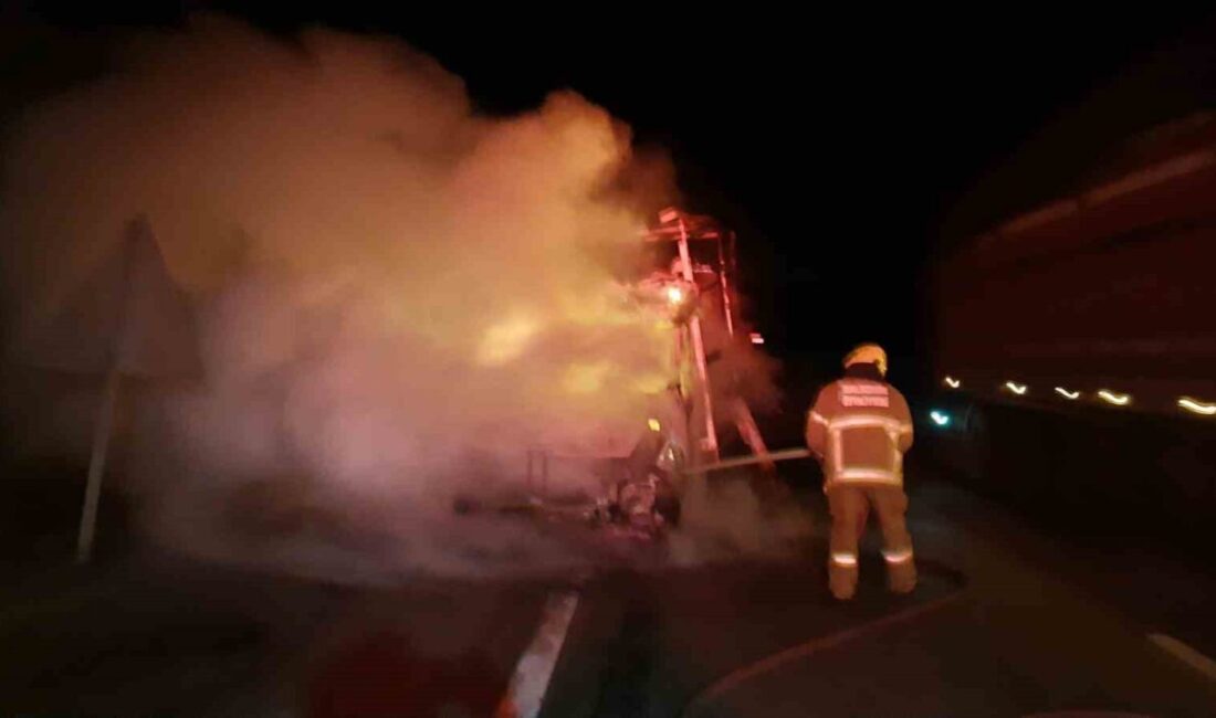 Çanakkale-Bandırma Karayolu’nda Yangın: AG 39 MRM Plakalı Araçta Maddi Hasar Meydana Geldi Çanakkale-Bandırma Karayolu’nda AG 39 MRM plakalı bir araçta çıkan yangın,